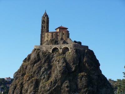 Rocher et église Saint Michel au Puy en Velay