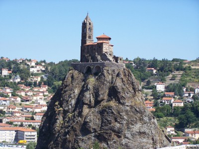 Rocher et église Saint Michel au Puy en Velay