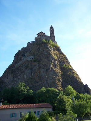 Rocher et église Saint Michel au Puy en Velay