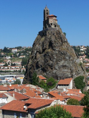 Rocher et église Saint Michel au Puy en Velay