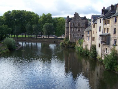 Chateau au bord du Lot à Espalion